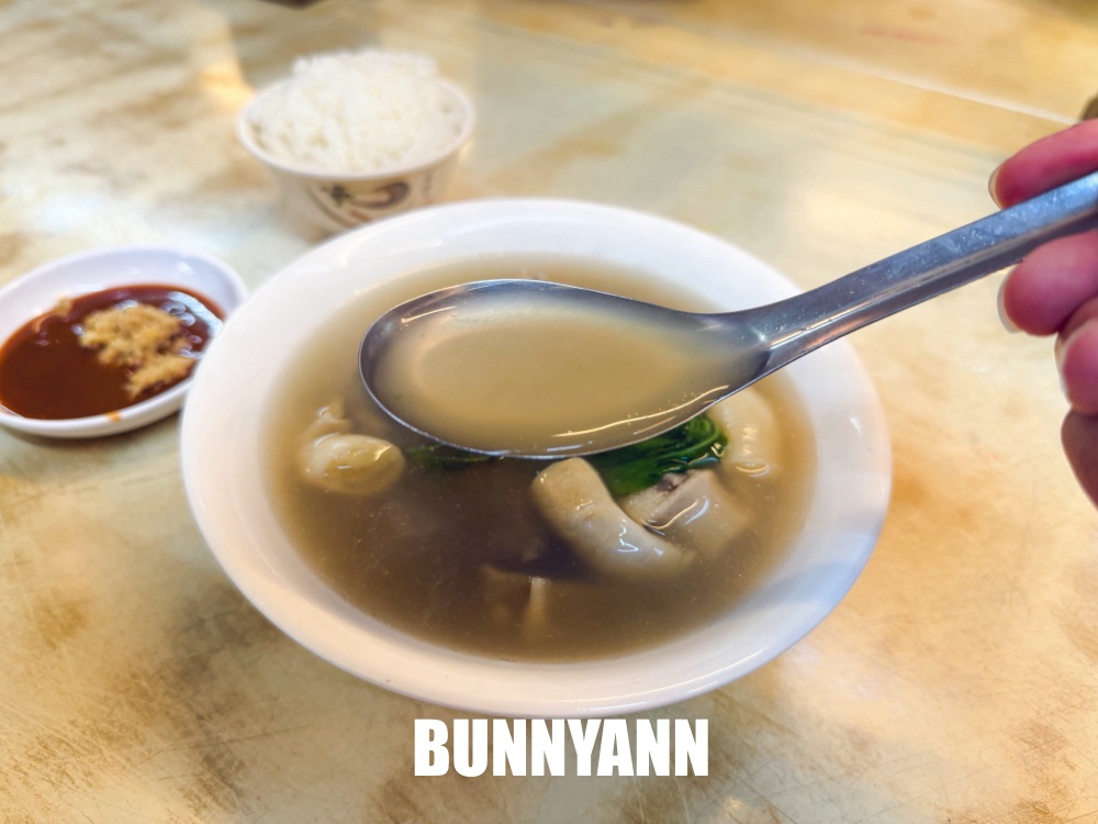 還很多人不知道，是牛肉湯老店餐廳，一碗不貴又好喝，還免費續湯真讚