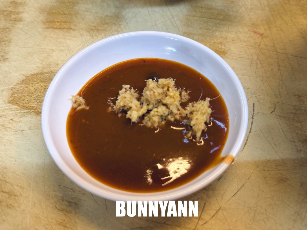 還很多人不知道，是牛肉湯老店餐廳，一碗不貴又好喝，還免費續湯真讚