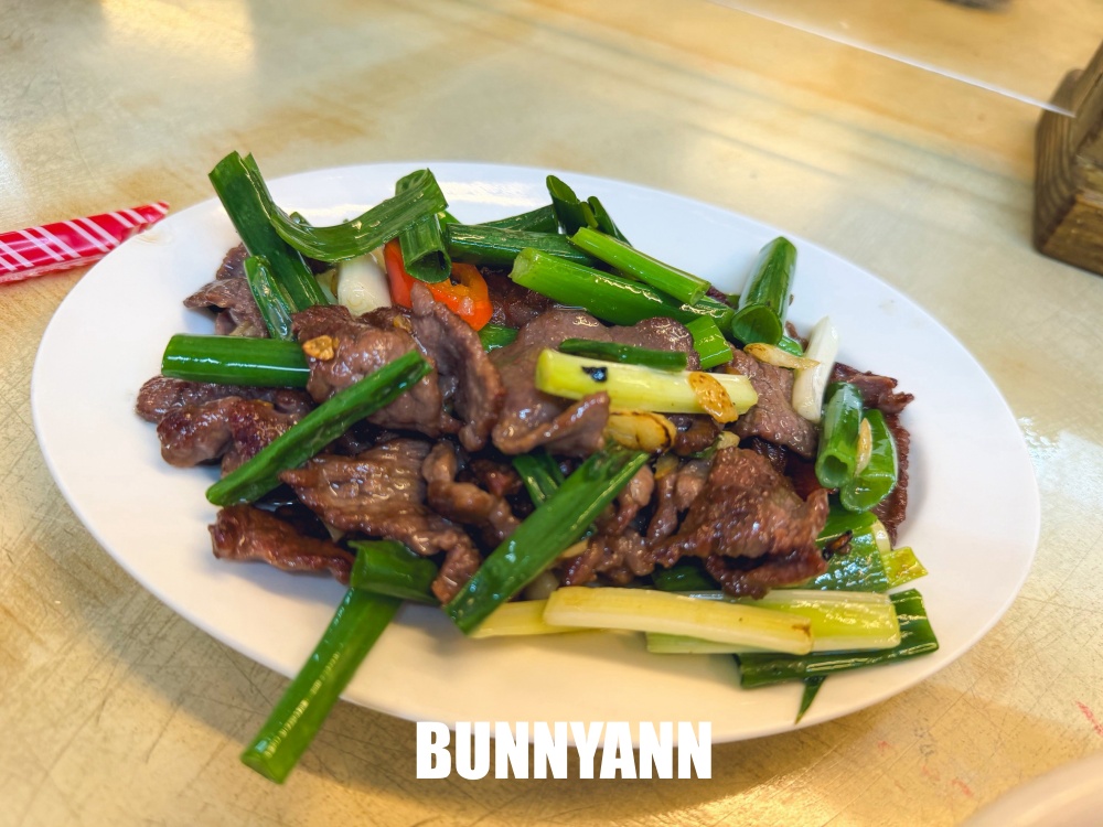 還很多人不知道，是牛肉湯老店餐廳，一碗不貴又好喝，還免費續湯真讚