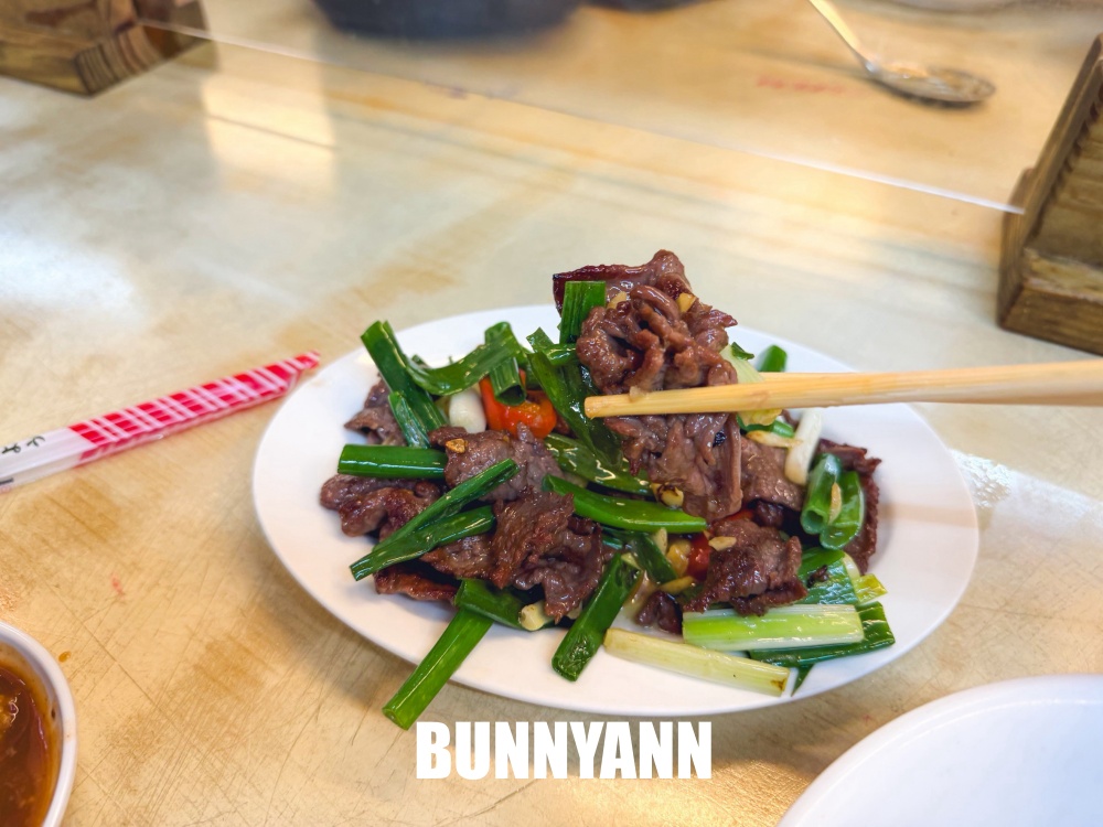 還很多人不知道，是牛肉湯老店餐廳，一碗不貴又好喝，還免費續湯真讚