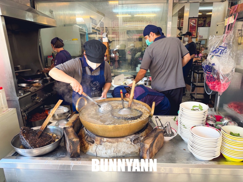 還很多人不知道，是牛肉湯老店餐廳，一碗不貴又好喝，還免費續湯真讚