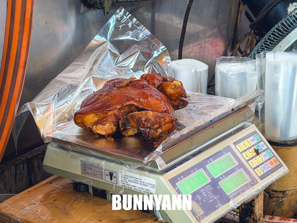 萬巒這家豬腳很可以，招牌豬腳皮Q肉嫩又入味，老字號口碑也是主打
