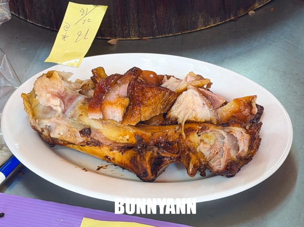 萬巒這家豬腳很可以，招牌豬腳皮Q肉嫩又入味，老字號口碑也是主打