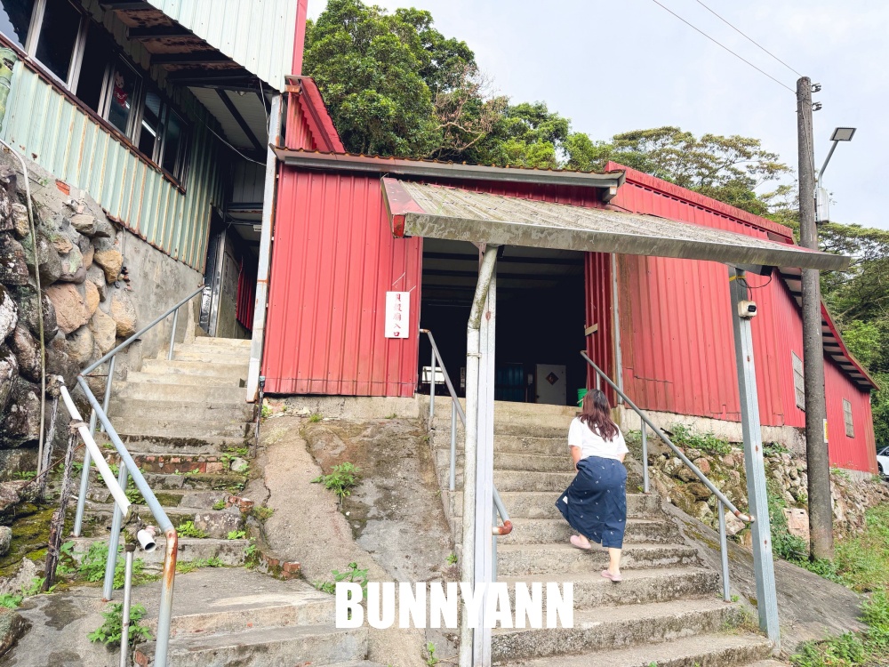 北海岸這座廟宇超低調，整座珊瑚貝殼打造免門票，十八羅漢隧道又奇幻好拍