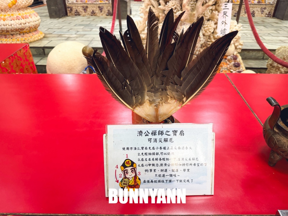 北海岸這座廟宇超低調，整座珊瑚貝殼打造免門票，十八羅漢隧道又奇幻好拍