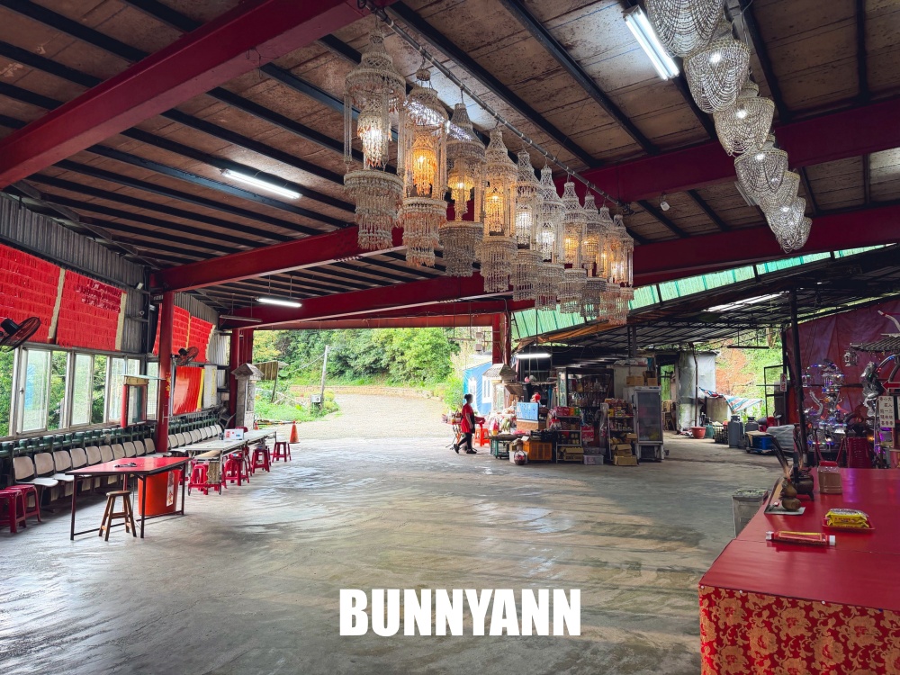 北海岸這座廟宇超低調，整座珊瑚貝殼打造免門票，十八羅漢隧道又奇幻好拍