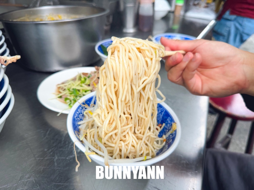 新莊這家麵攤超隱密，古早乾麵一碗竟然銅板價吃很飽，在地人又常常來報到