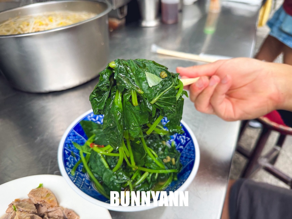 新莊這家麵攤超隱密，古早乾麵一碗竟然銅板價吃很飽，在地人又常常來報到
