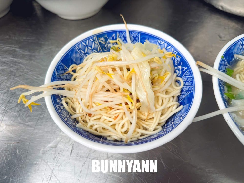 新莊這家麵攤超隱密，古早乾麵一碗竟然銅板價吃很飽，在地人又常常來報到