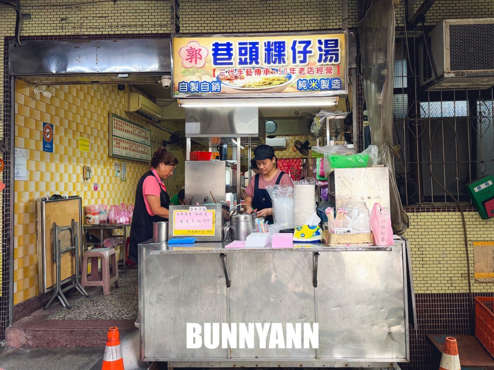 原本只想吃碗粿仔湯，結果50年老店整桌黑白切超澎湃，純米粿仔真的有夠Q