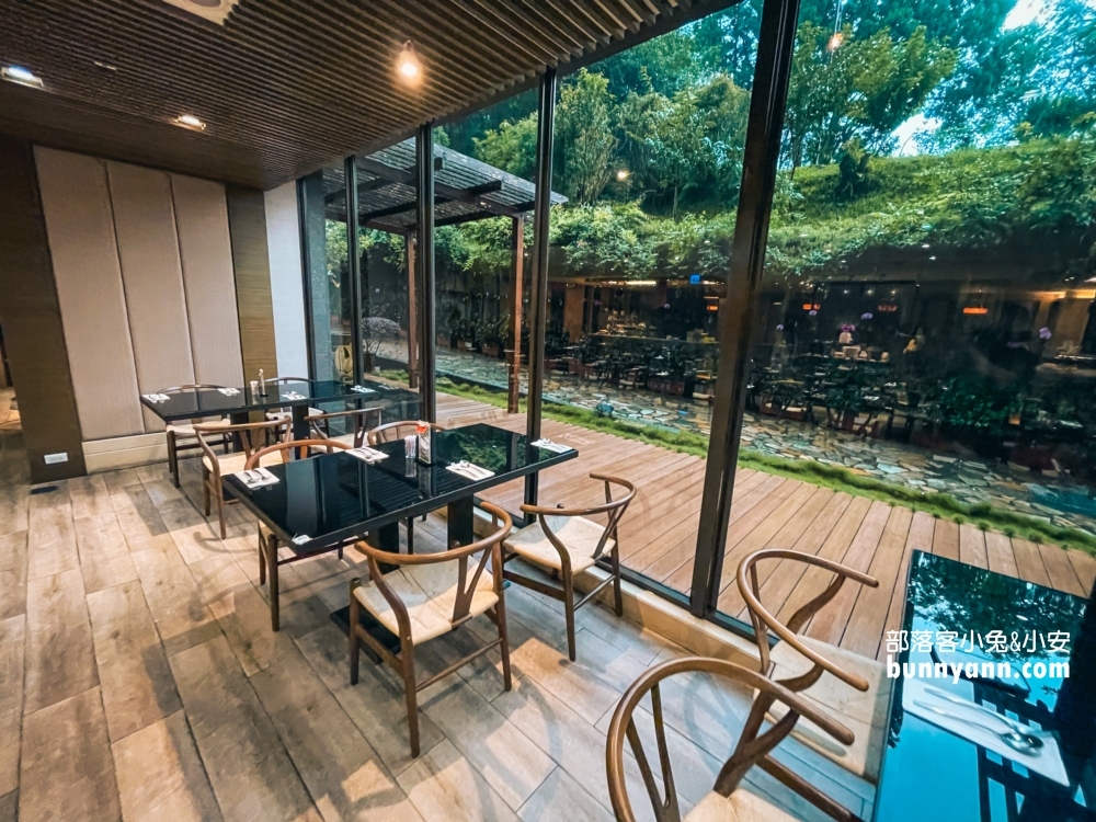 馥麗飯店御品百匯廳自助餐開箱，啤酒、螃蟹、生魚片、壽司吃到飽