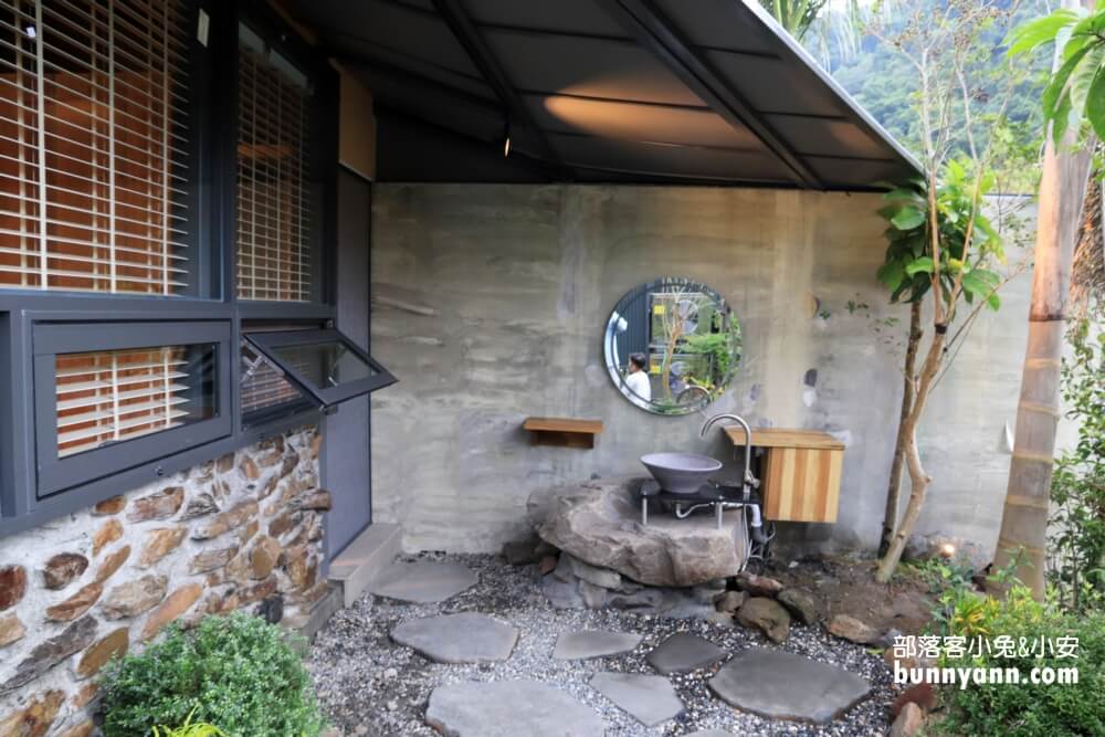 宜蘭鳳梨屋水上莊園｜夢幻鞦韆＋鳳梨泳池拍好拍滿！