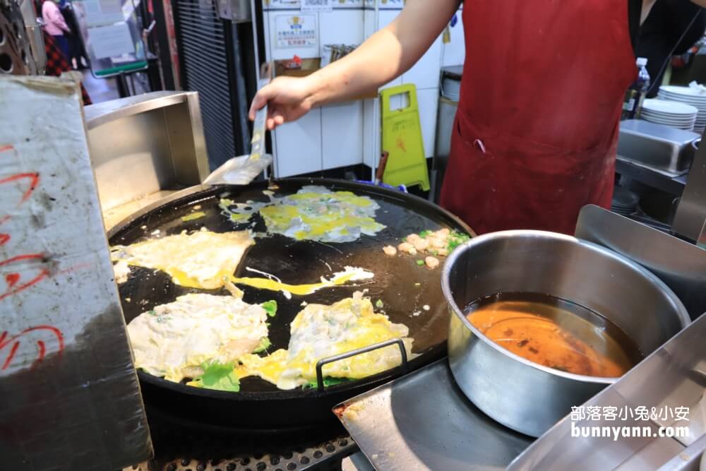 【寧夏夜市】捷運旁人氣夜市！從木瓜牛奶喝到阿榮豬肝湯