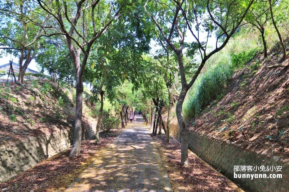 苗栗【功維敘隧道】美拍繽紛燈光秀、火車頭、森林步道全攻略!