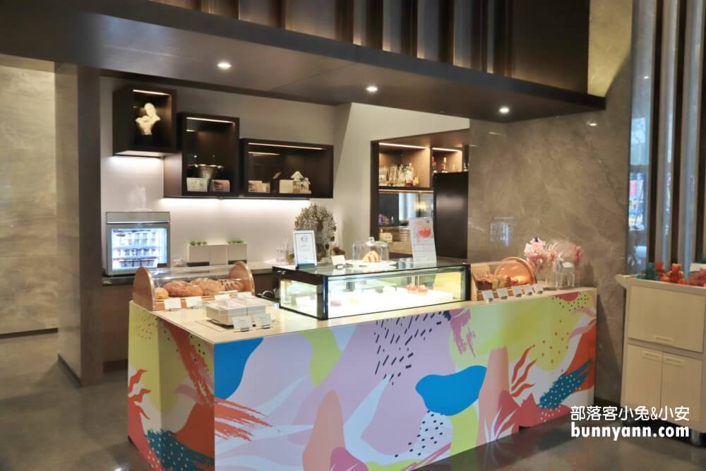 台北新板希爾頓酒店，無邊際景觀泳池，悅市集美味料理好好吃