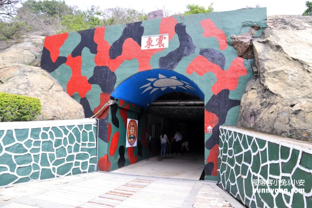 金門景點》獅山砲陣地，免門票參觀景點，戴鋼盔看阿兵哥跳砲操