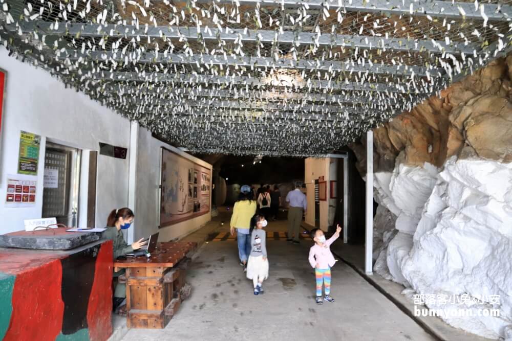 金門景點》獅山砲陣地，免門票參觀景點，戴鋼盔看阿兵哥跳砲操