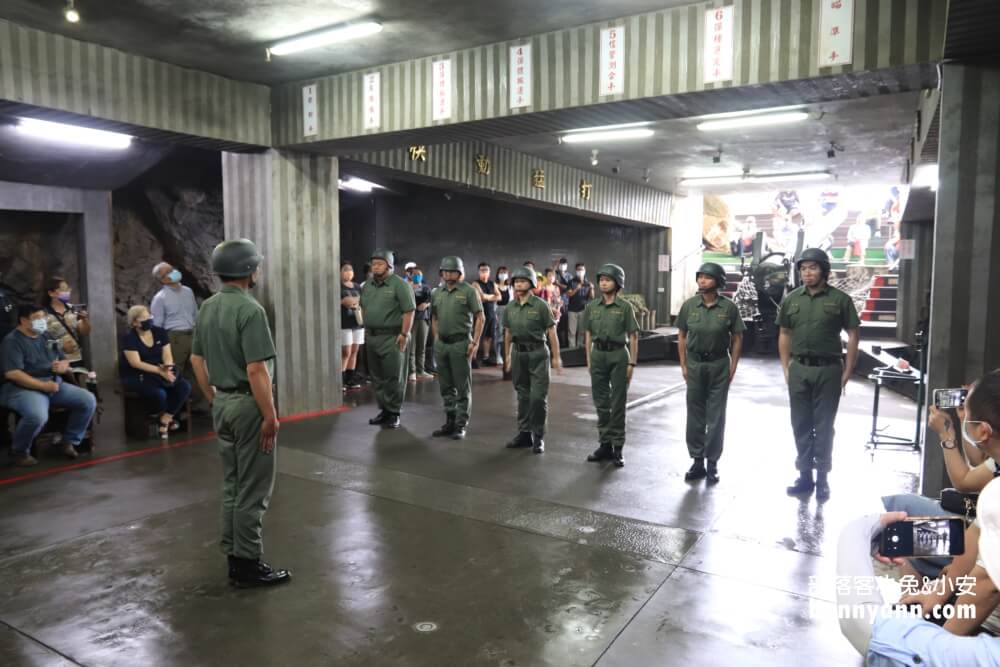 金門景點》獅山砲陣地，免門票參觀景點，戴鋼盔看阿兵哥跳砲操