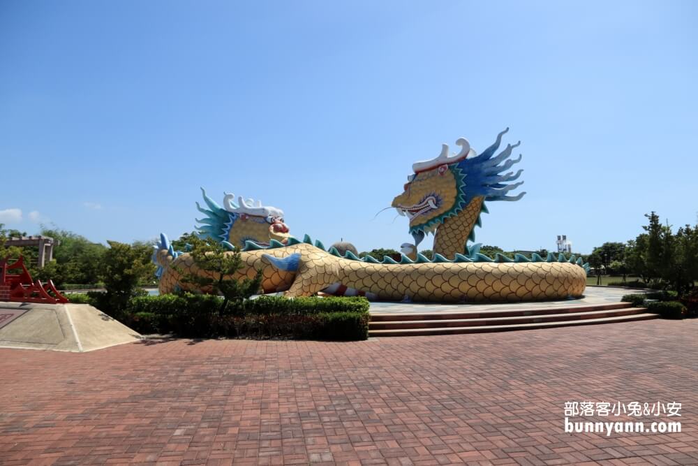 彰化景點》秀水龍騰公園，超高大金龍在這拍，賞綻放荷花，散步出遊好地方
