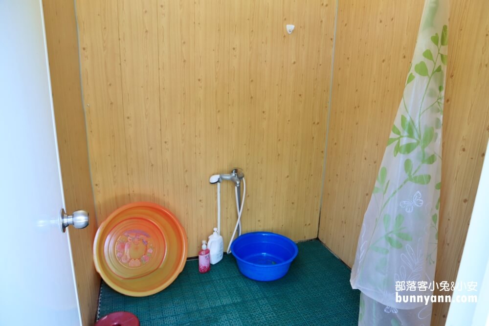 【苗栗三義】鹿角Cafe，多肉植物巴士，免費玩溜滑梯、沙坑、易開罐小屋、湖畔風光好悠閒