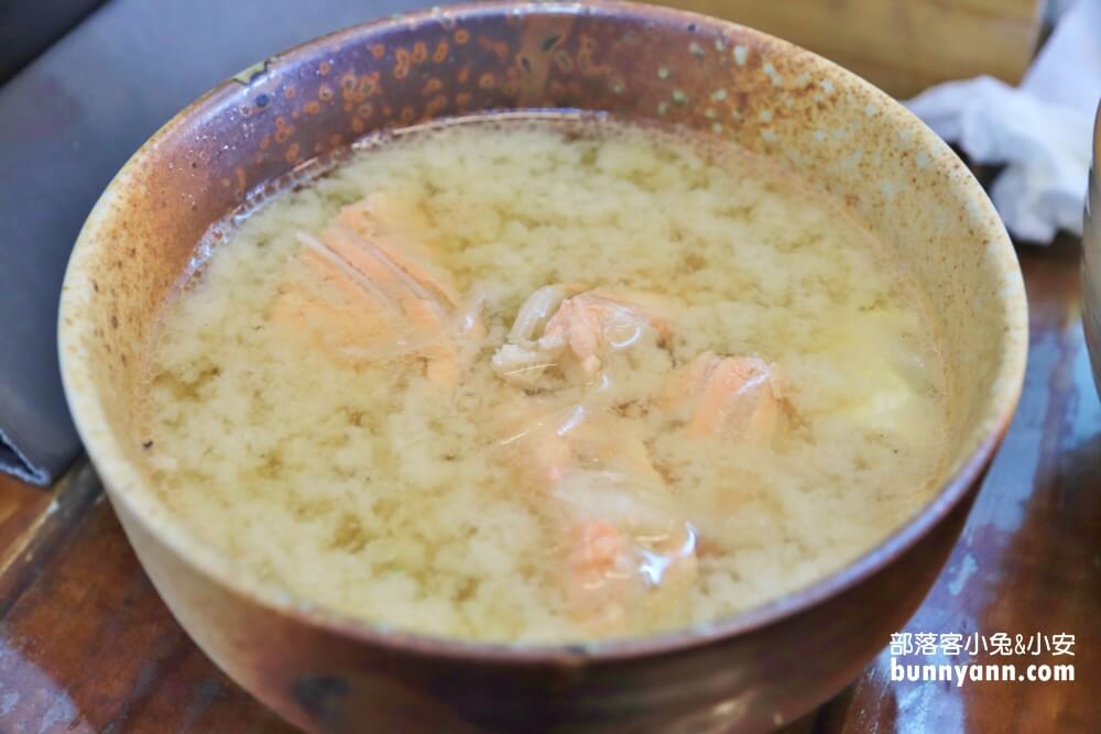 琉球番壽司，生魚片厚度份量沒在客氣，人氣丼飯便宜必點