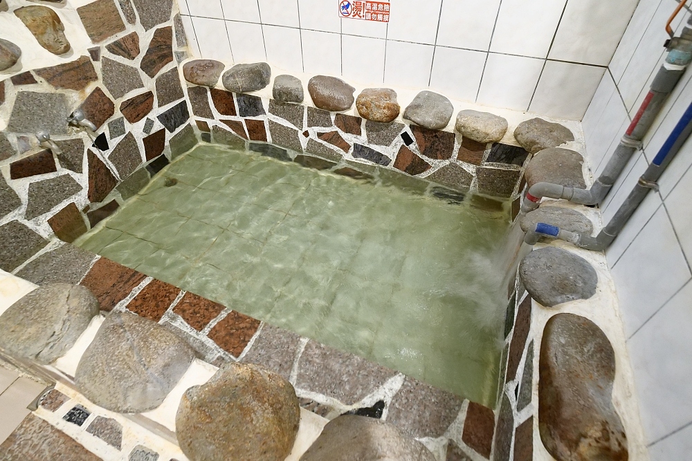 礁溪「有愛浴池」隱藏版家庭溫泉湯屋，平均每人只要75元好划算