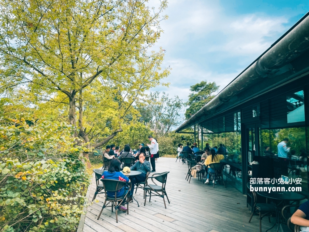 淡水咖啡店「淡水雲門星巴克」推薦，山丘上的玻璃咖啡屋
