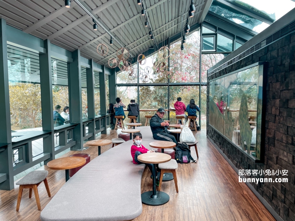 淡水咖啡店「淡水雲門星巴克」推薦，山丘上的玻璃咖啡屋