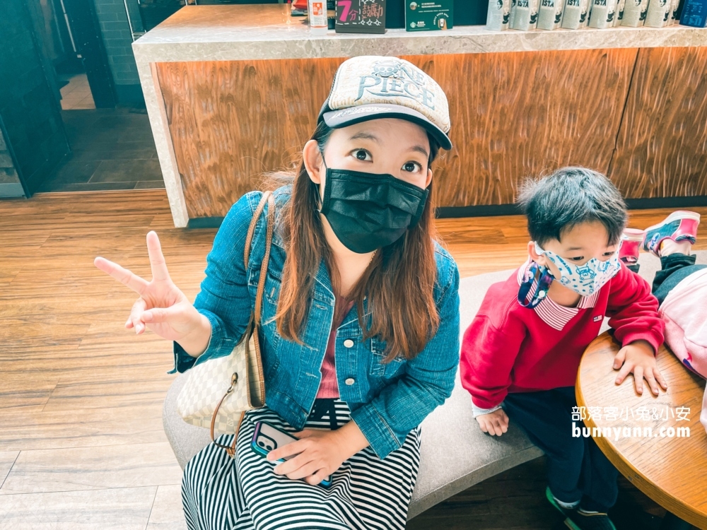 淡水咖啡店「淡水雲門星巴克」推薦，山丘上的玻璃咖啡屋