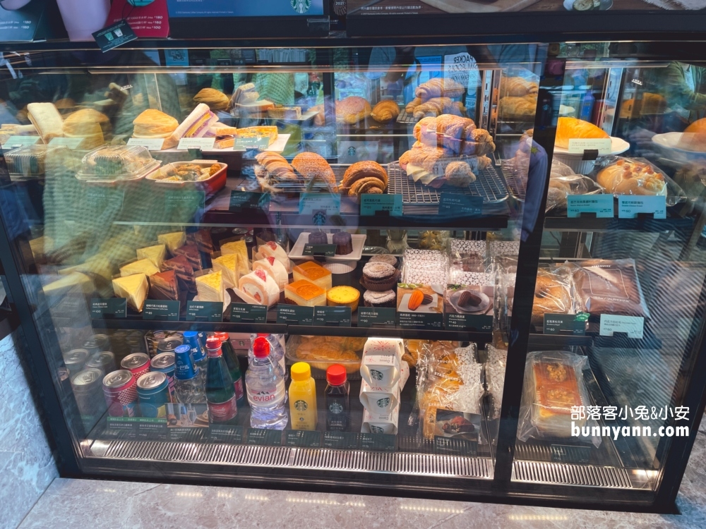 淡水咖啡店「淡水雲門星巴克」推薦，山丘上的玻璃咖啡屋