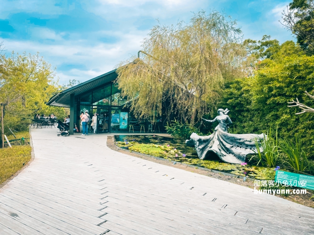淡水雲門星巴克好美，隱藏山丘上的玻璃屋咖啡店