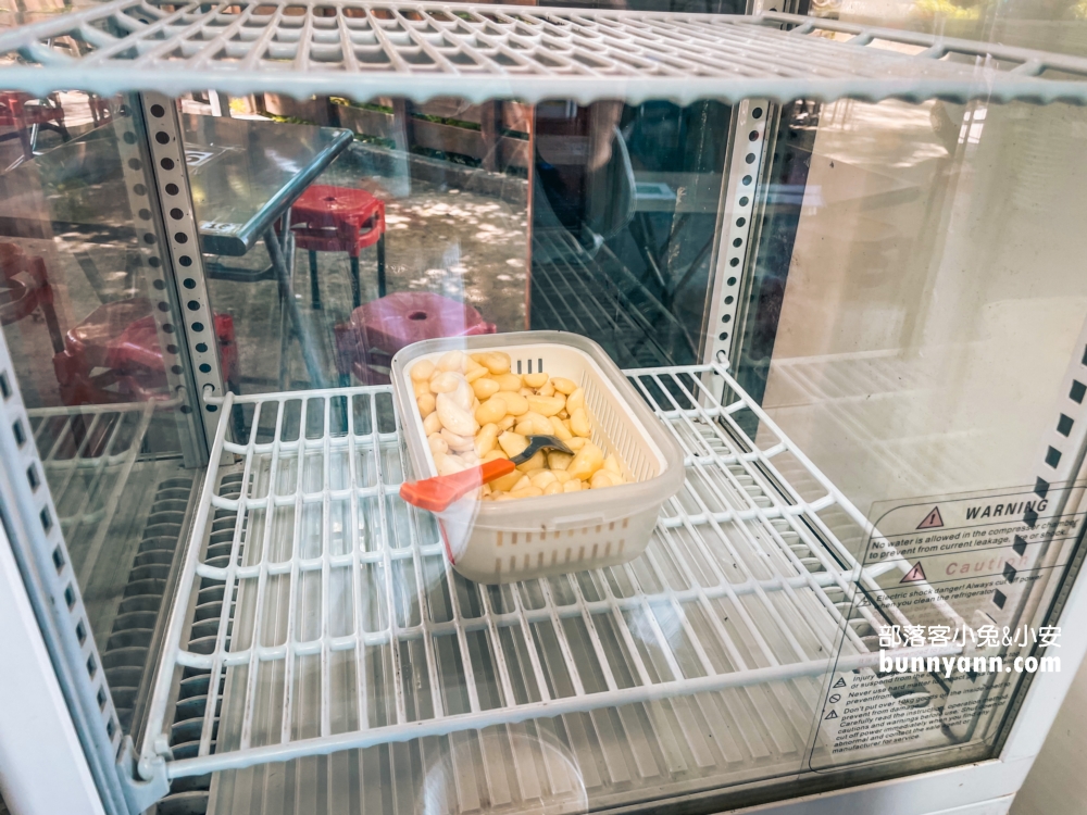 香山美食鷹王肉圓，兩顆肉圓50元佛系價，大蒜配料隨你加