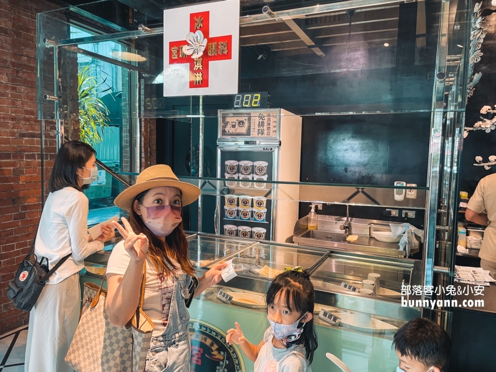 台中「宮原眼科」這裡的冰淇淋不但好吃香甜，價格還很公道，CP值爆表！
