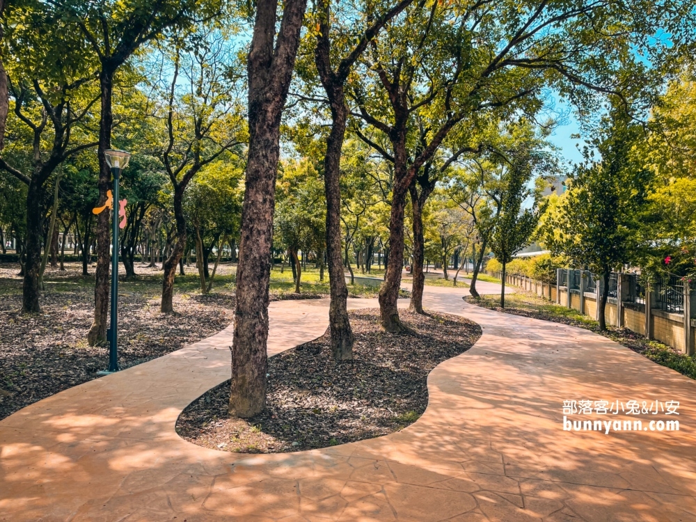 雲林斗六【膨鼠森林公園】橡果溜滑梯和噴泉廣場超好玩