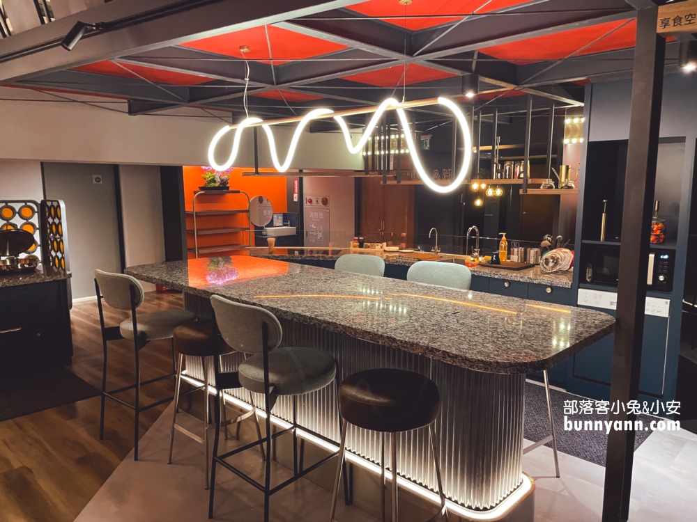 【台中悅樂旅店台中站前】星星數4.8顆星，台中火車站附近風格系旅店