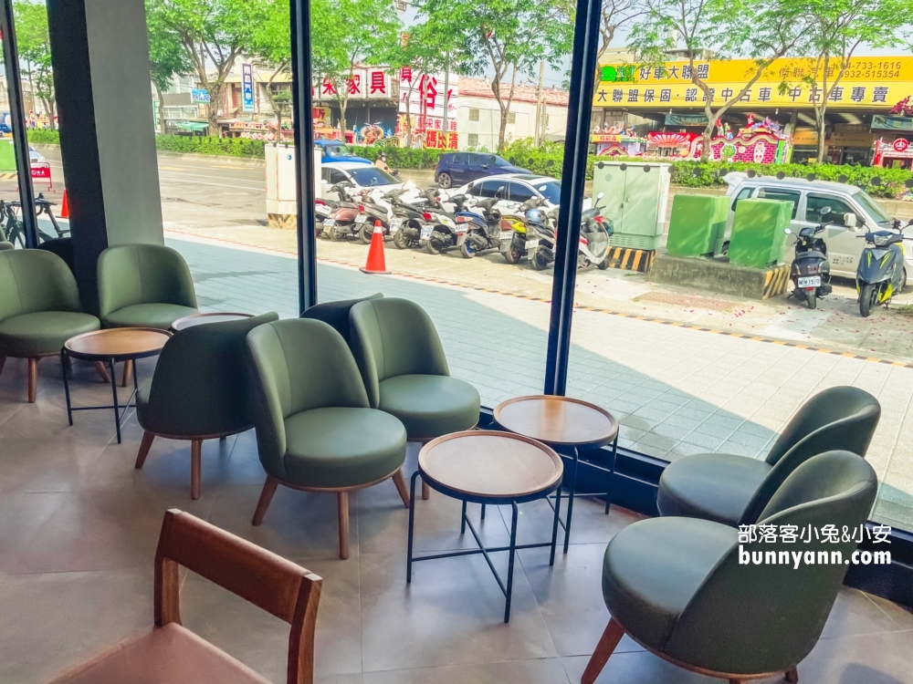 星巴克全新彰化金馬門市，超美八卦山嵐意象，買咖啡免下車