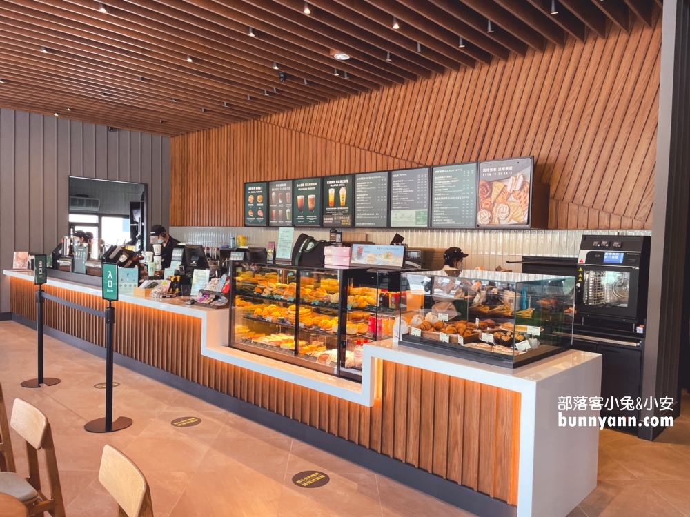 星巴克全新彰化金馬門市，超美八卦山嵐意象，買咖啡免下車