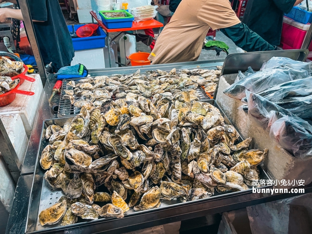 2025【旱溪夜市】推薦14家必吃美食，像是烤玉米、牛排、烤牡蠣都不錯吃