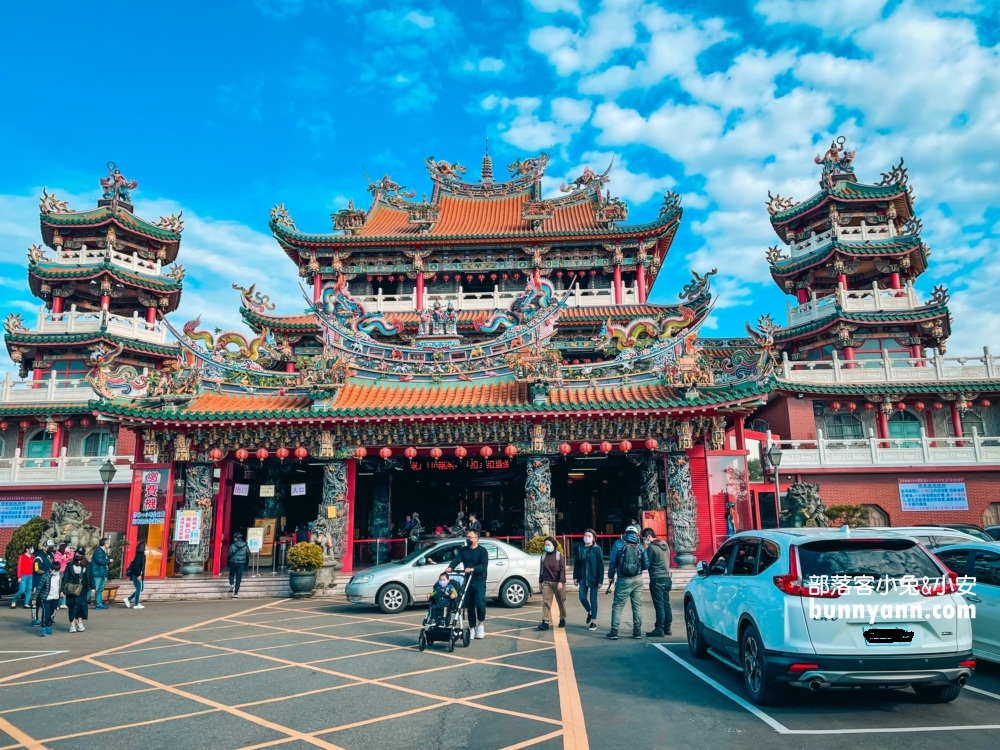 桃園戶外景點推薦！龍潭大池水岸休憩廣場，走吊橋踩天鵝船遊湖去