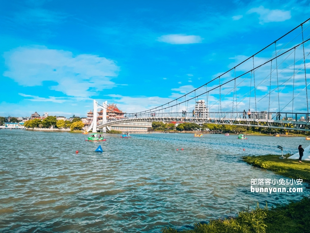 3.龍潭大池吊橋,走吊橋踩天鵝船遊湖去