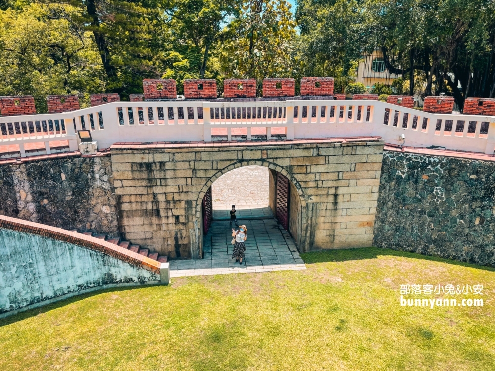 台南市南門公園，嗨玩有遮陽遊戲區，美拍古老城門與牌樓
