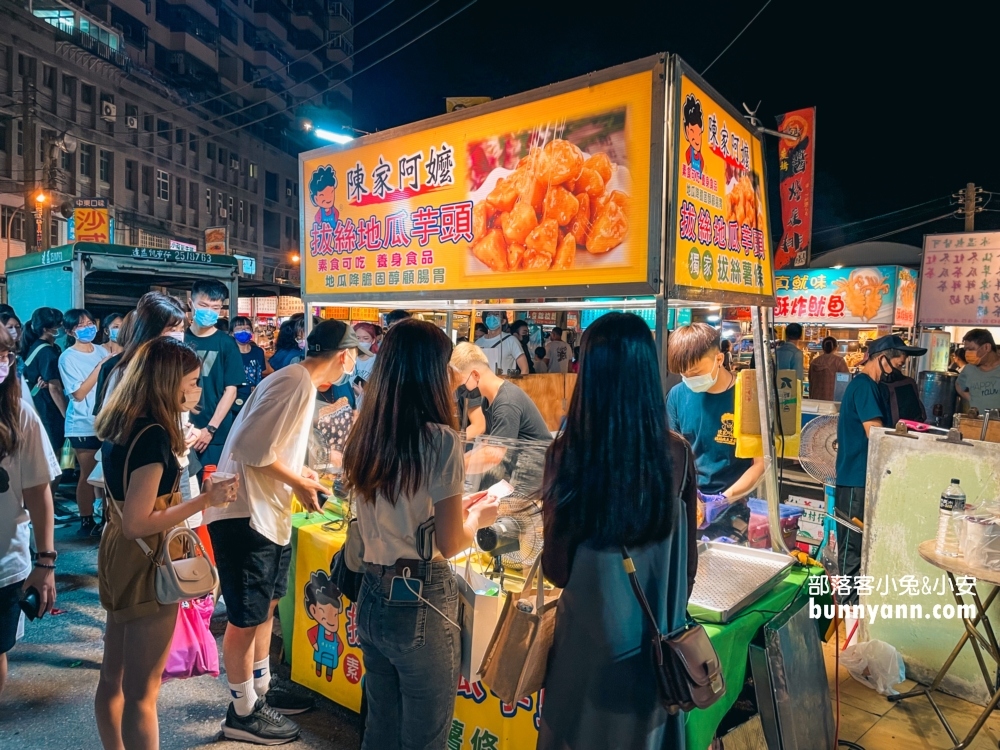 台南【武聖夜市】TOP10家必吃美食，雞排、蜜地瓜、果汁、脆腸通通有