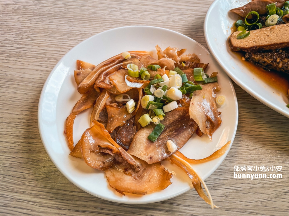 屏東回香牛肉麵，隱藏在五南書局內的大塊牛肉麵