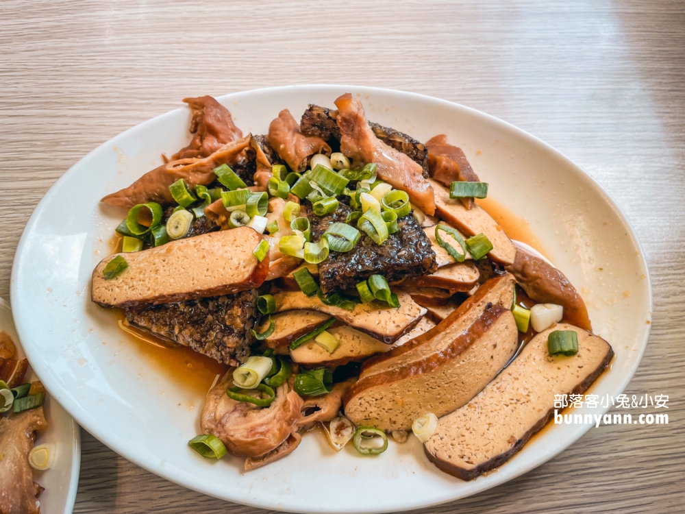 屏東回香牛肉麵，隱藏在五南書局內的大塊牛肉麵