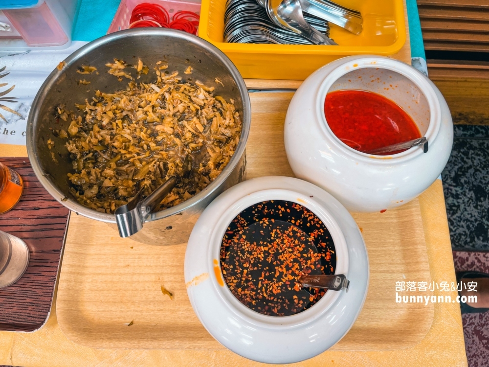 屏東回香牛肉麵，隱藏在五南書局內的大塊牛肉麵