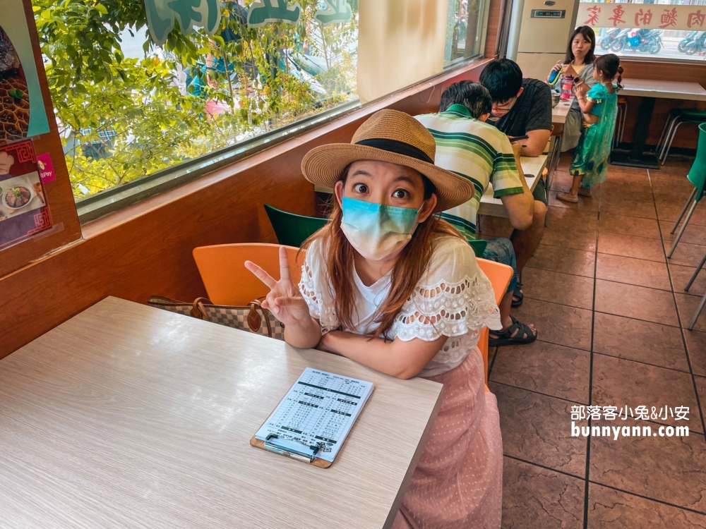 屏東回香牛肉麵，隱藏在五南書局內的大塊牛肉麵