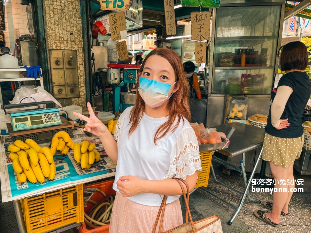 屏東【秋林牛乳大王】街邊老字號冰店，一定會點一杯木瓜牛奶或是水果冰來吃喝一番