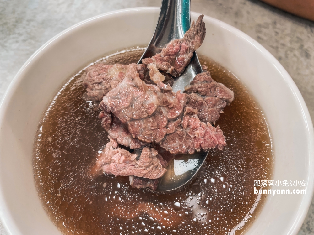 台南文章牛肉湯(東寧旗艦店)，店面環境乾淨衛生又不錯吃。