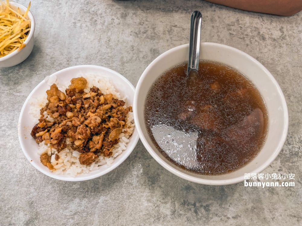 台南文章牛肉湯(東寧旗艦店)，店面環境乾淨衛生又不錯吃。