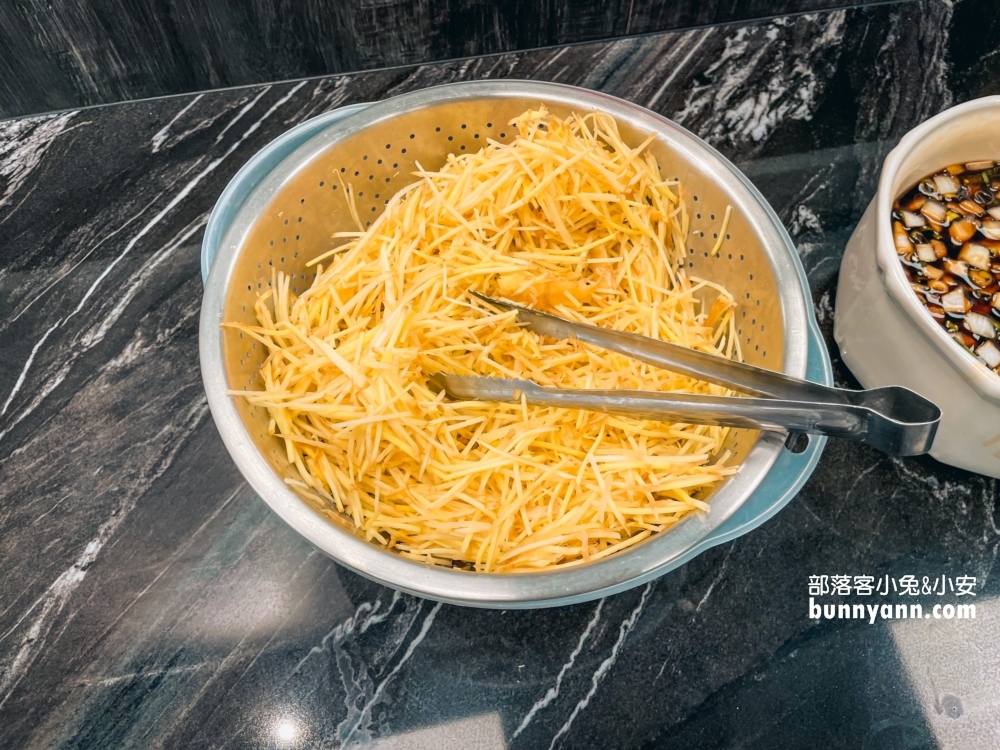 台南文章牛肉湯(東寧旗艦店)，店面環境乾淨衛生又不錯吃。